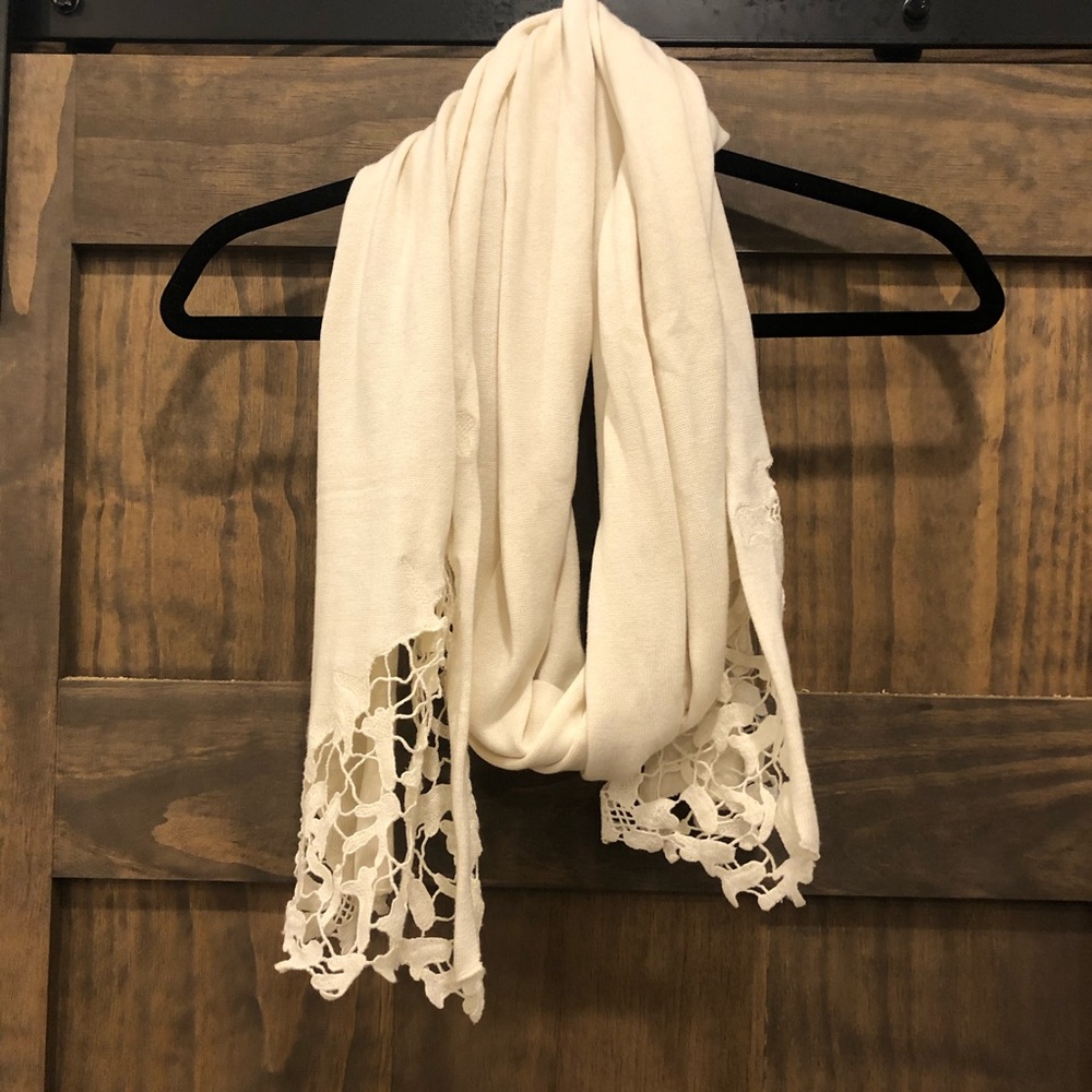 White House Black Market Cream Lace Bottom Scarf